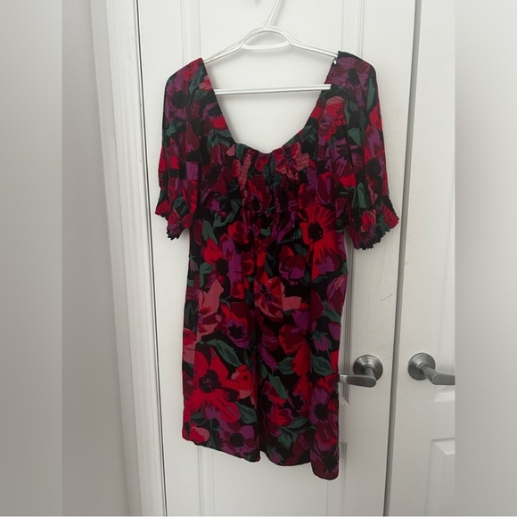 Reitmans Short-Sleeve Linen Dress with Twisted V Neckline - Picture 5 of 6